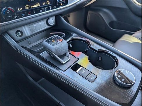 Used 2025 Nissan Rogue Platinum w/ Platinum Premium Package image 18