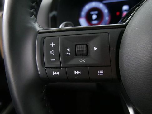 Used 2024 Nissan Pathfinder Platinum w/ Black Appearance Package image 23