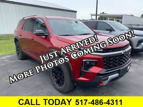 Used 2025 Chevrolet Traverse Z71 w/ LPO, Floor Liner Package AWD/4WD image 1