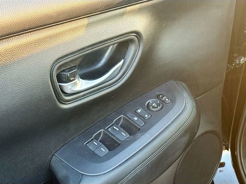 Used 2024 Honda HR-V LX image 17