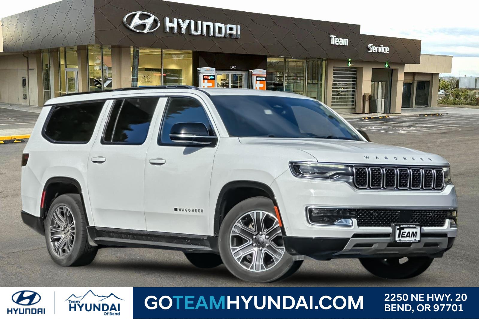 Used 2024 Jeep Wagoneer L Series II AWD/4WD image 1