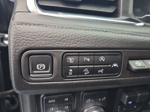 Used 2024 GMC Yukon XL Denali w/ Denali Reserve Package image 36