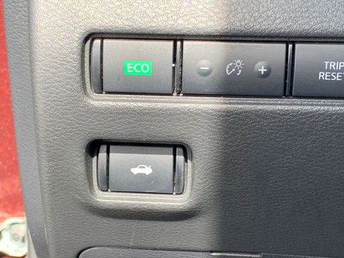 Used 2025 Nissan Sentra SV image 22