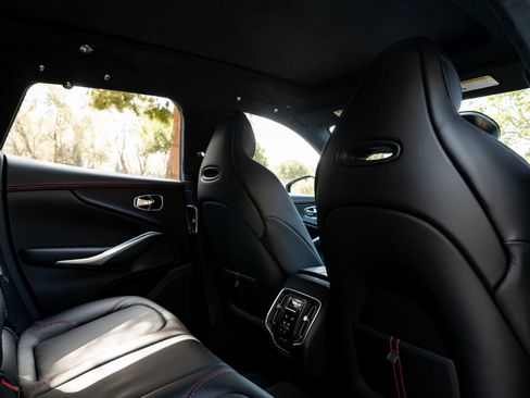 Used 2021 Aston Martin DBX AWD/4WD image 18
