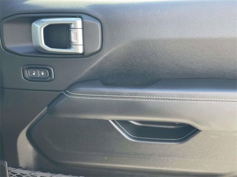 Used 2023 Jeep Wrangler Unlimited Sahara image 16