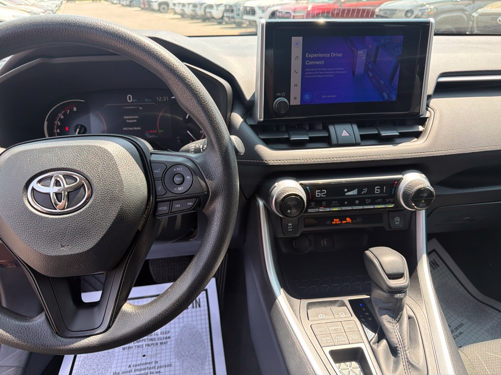 Used 2025 Toyota RAV4 XLE AWD/4WD image 27