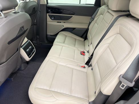 Used 2025 Lincoln Nautilus Reserve AWD/4WD image 13
