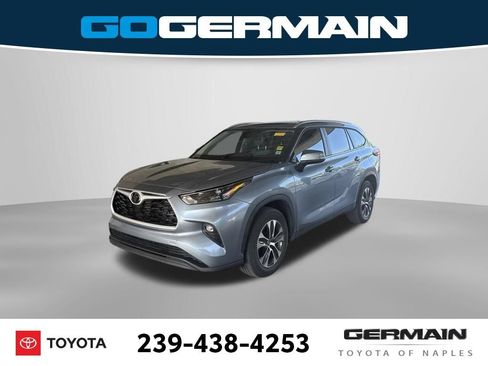 Used 2023 Toyota Highlander XLE FWD image 1