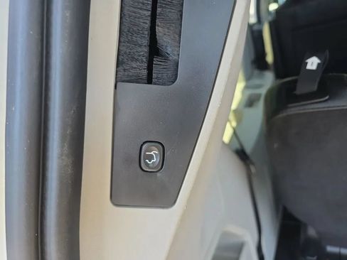Used 2018 Dodge Grand Caravan SXT FWD image 43
