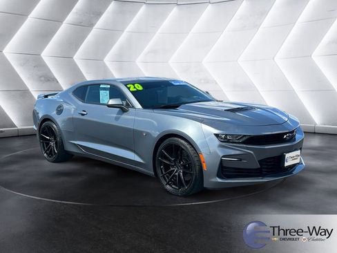 Used 2020 Chevrolet Camaro SS RWD image 7