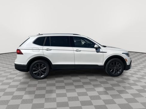 Used 2023 Volkswagen Tiguan SE image 9