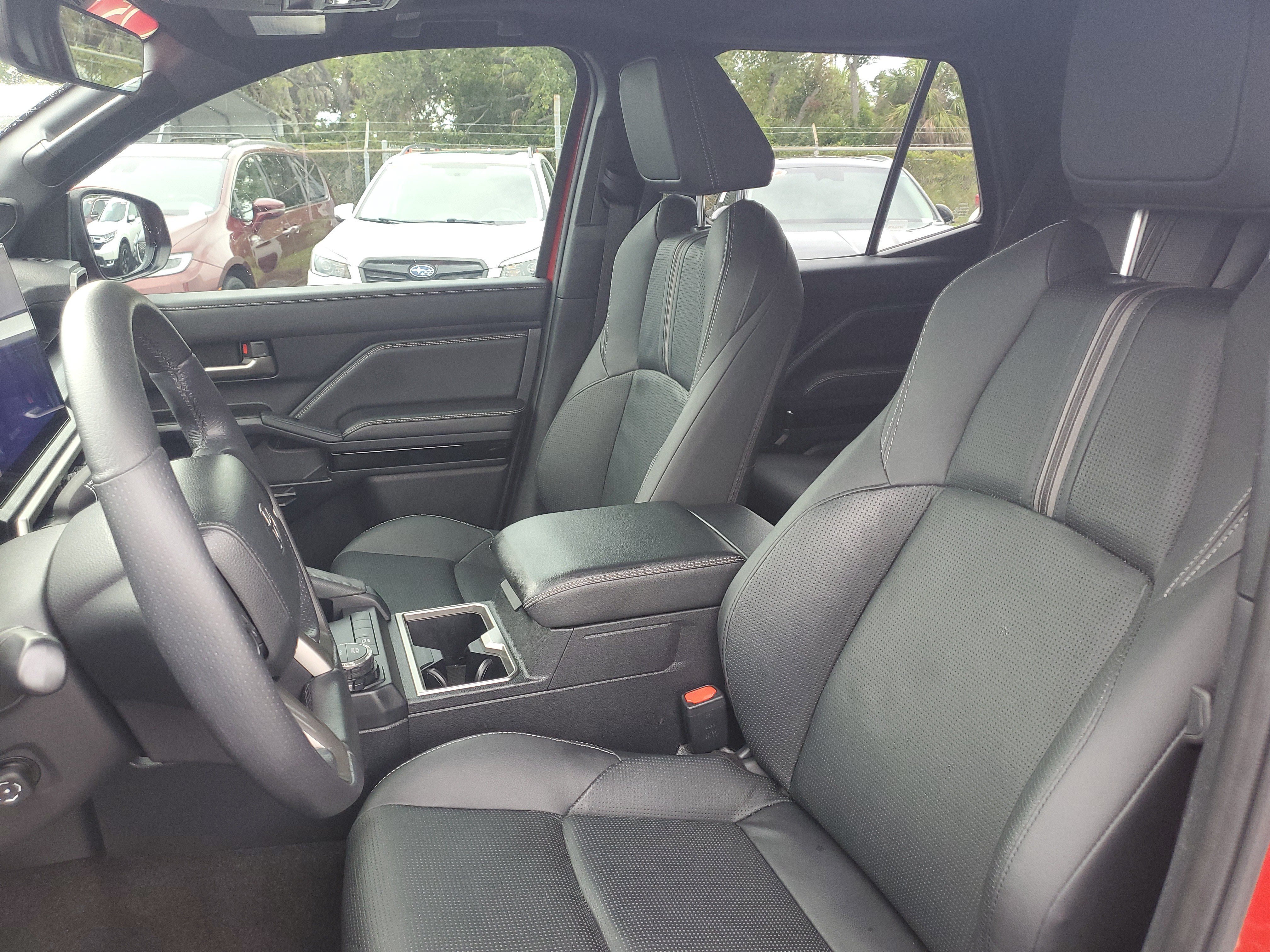 Used 2025 Toyota 4Runner Limited AWD/4WD image 23