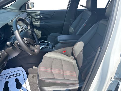 Used 2022 Chevrolet Equinox RS w/ Infotainment Package image 9