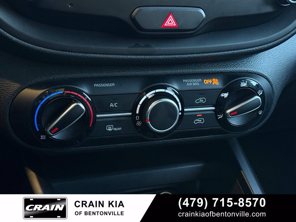 Used 2025 Kia Soul LX w/ LX Technology Package FWD image 17