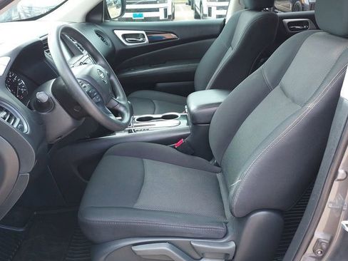 Used 2019 Nissan Pathfinder S image 18