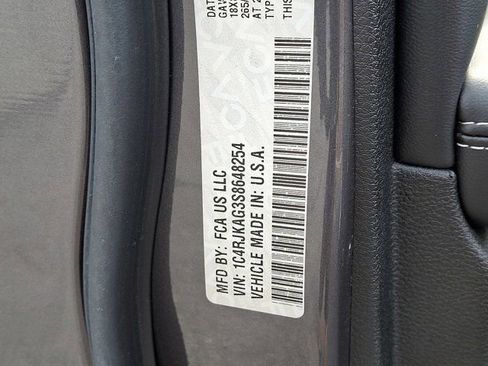 Certified 2025 Jeep Grand Cherokee L Laredo AWD/4WD image 32