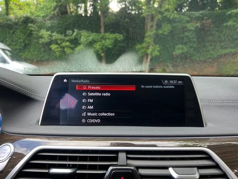 Used 2018 BMW 740i image 24