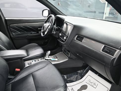 Used 2022 Mitsubishi Outlander SEL image 35