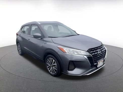 Used 2024 Nissan Kicks SV image 3
