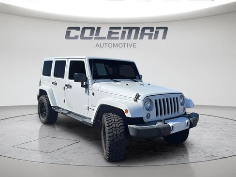 Used 2016 Jeep Wrangler Unlimited Sahara w/ Connectivity Group AWD/4WD image 7