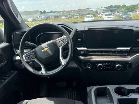 Used 2023 Chevrolet Silverado 1500 LT AWD/4WD image 8