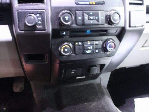 Used 2017 Ford F150 XLT image 11