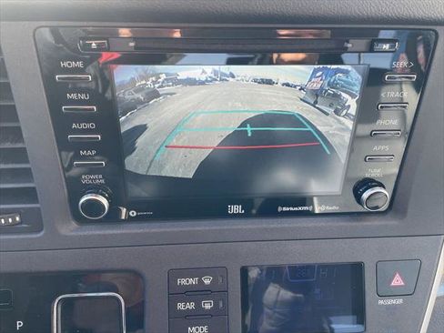 Certified 2020 Toyota Sienna SE w/ SE Preferred Package image 20