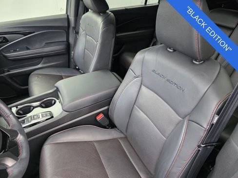 Used 2025 Honda Passport Black Edition image 11