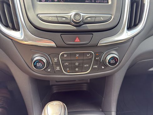 Used 2021 Chevrolet Equinox LT image 18