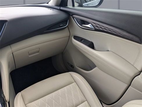Used 2023 Buick Envision Avenir image 19