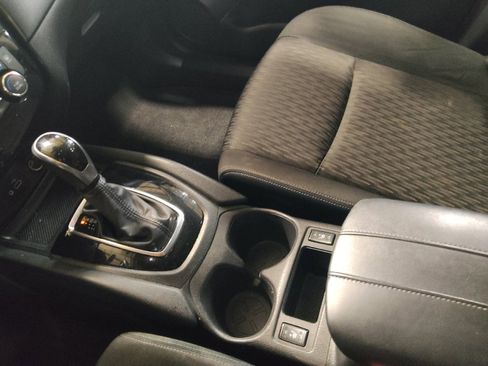 Used 2020 Nissan Rogue SV FWD image 26