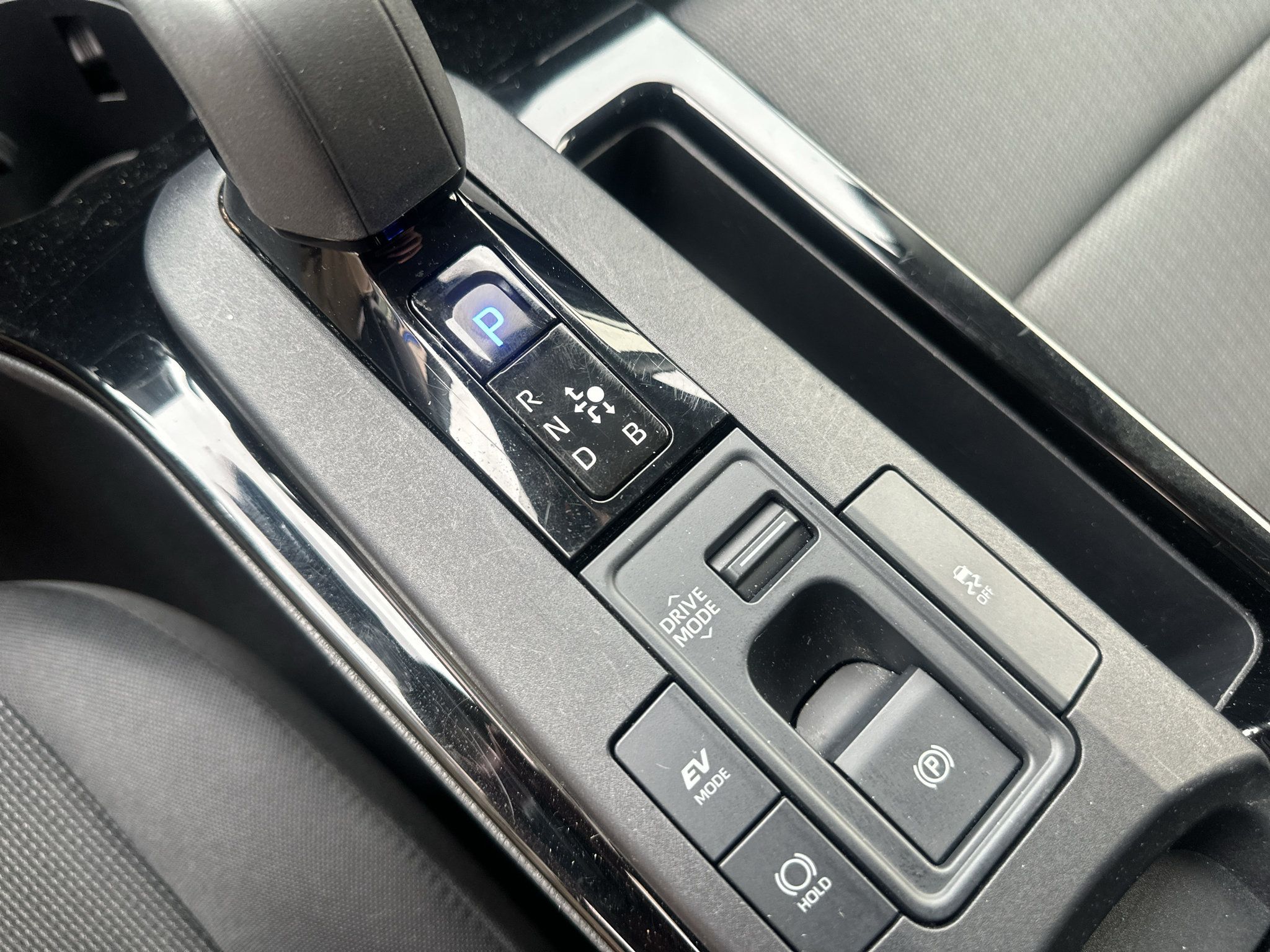 Used 2025 Toyota Prius LE FWD image 26