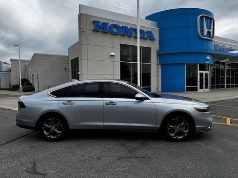Used 2023 Honda Accord EX image 4