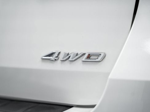 Used 2022 Ford Explorer XLT w/ Equipment Group 202A image 19