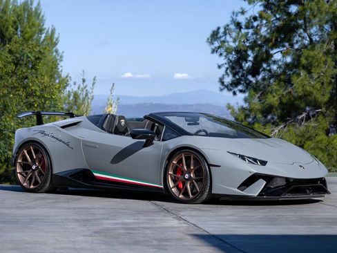 Used 2018 Lamborghini Huracan Performante image 23
