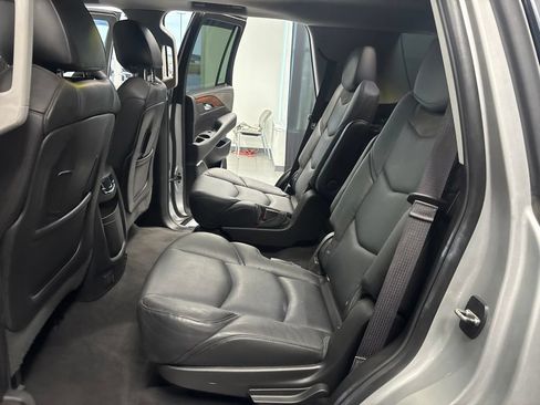 Used 2016 Cadillac Escalade Luxury RWD image 34