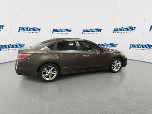 Used 2015 Nissan Altima 2.5 SV w/ Convenience Package FWD image 5