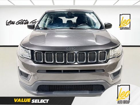 Used 2018 Jeep Compass Sport FWD image 2