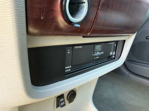 Used 2012 Toyota Sienna Limited image 26