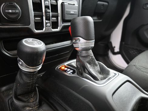 Used 2020 Jeep Gladiator Sport w/ Quick Order Package 24S image 16