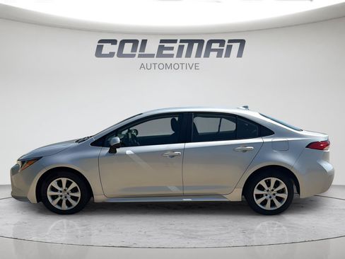 Used 2024 Toyota Corolla LE FWD image 2