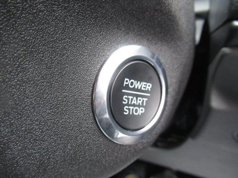 Used 2025 Ford E-Transit 148 Medium Roof image 21