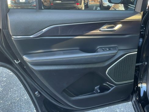 Used 2021 Jeep Grand Cherokee L Laredo image 19