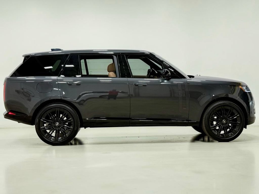 Used 2025 Land Rover Range Rover Long Wheelbase SE AWD/4WD image 14