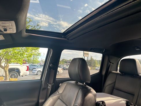 Used 2019 Toyota Tacoma TRD Sport AWD/4WD image 8