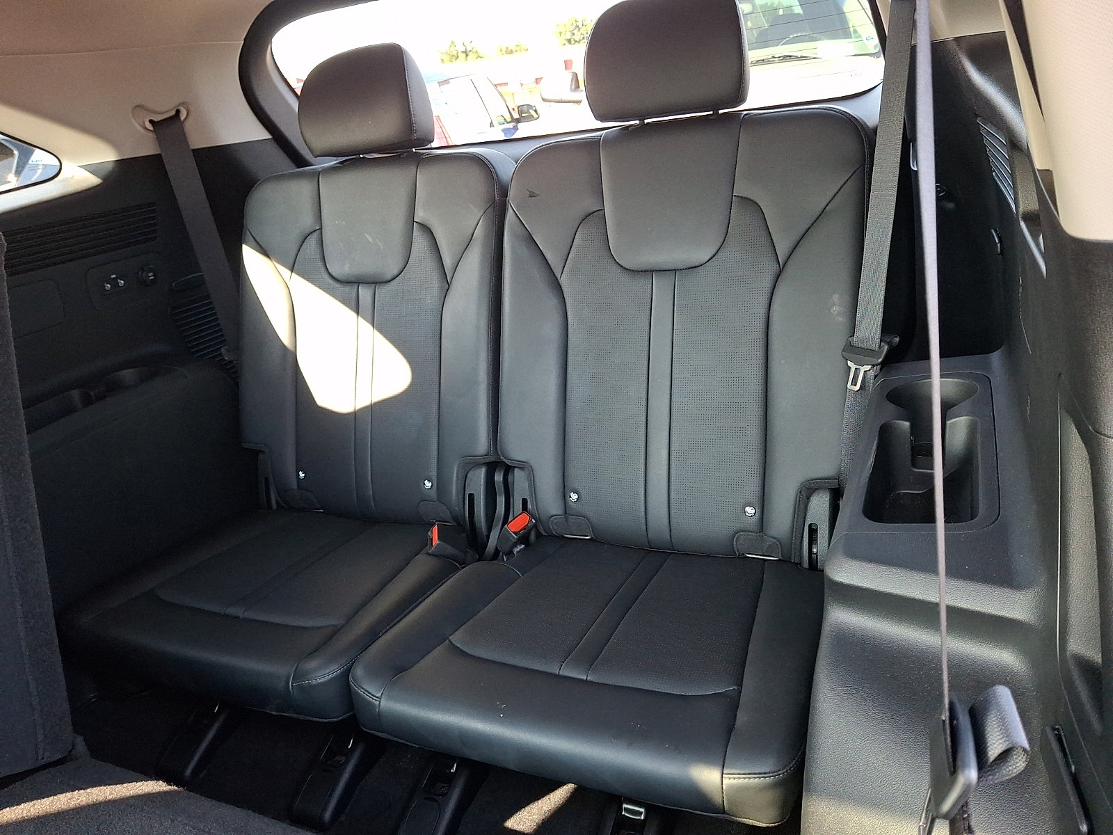 Used 2024 Kia Sorento S w/ Panoramic Sunroof Package FWD image 11