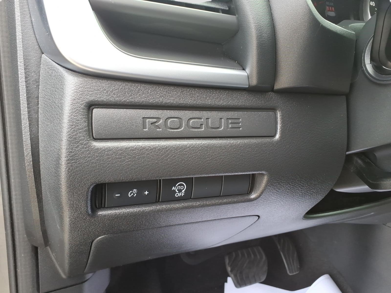 Used 2024 Nissan Rogue S AWD/4WD image 16