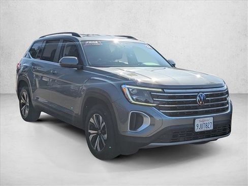 Used 2024 Volkswagen Atlas SE image 3