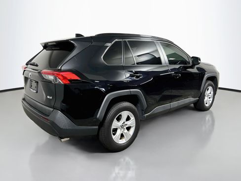 Used 2021 Toyota RAV4 XLE FWD image 4