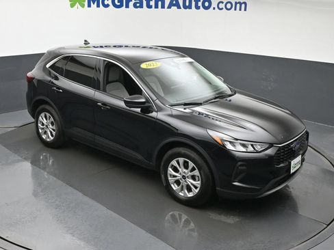 Used 2023 Ford Escape Active w/ Tech Pack #2 AWD/4WD image 3